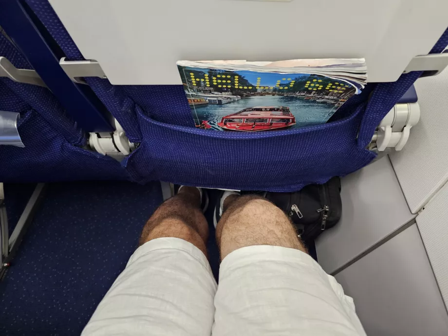 Espacio para las piernas en la parte trasera del avión