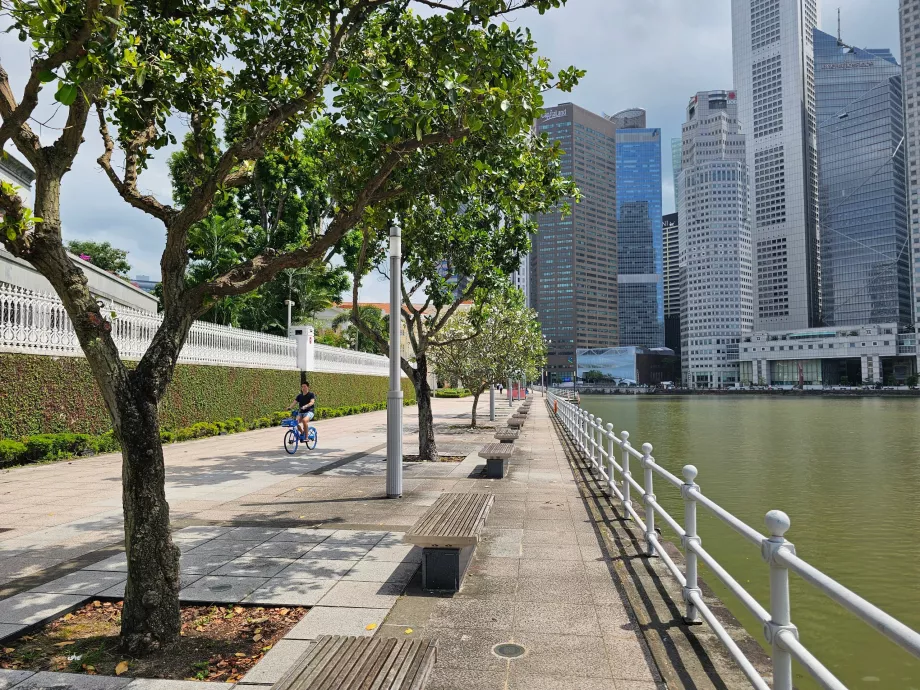 Paseo junto al río Singapur