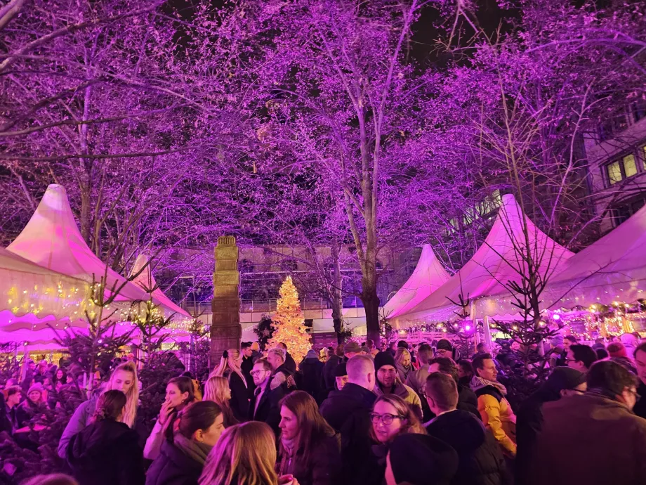 Weihnachtsmarkt Weiße-Lilie-Brunnen