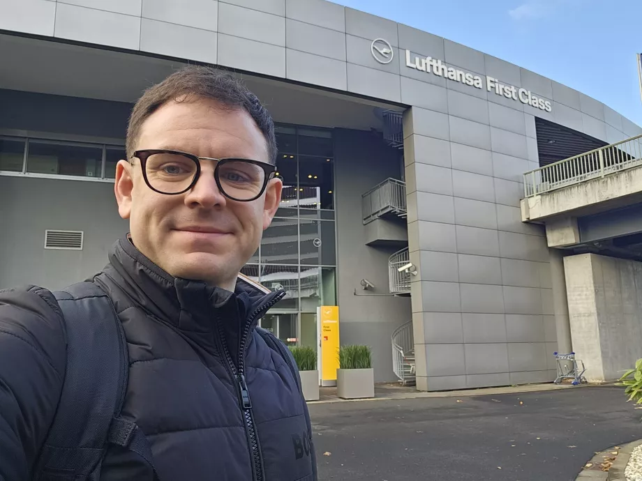 Yo ante la terminal de primera clase