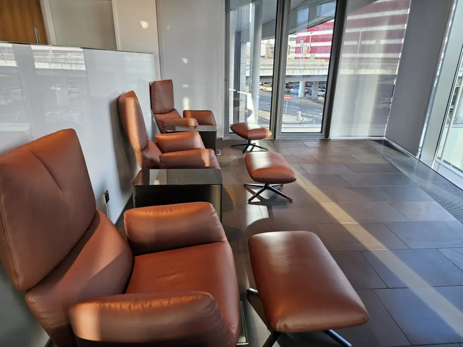 Ambiente de salón: asientos cómodos