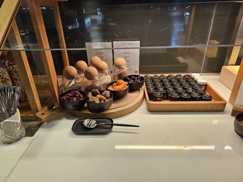 Buffet - mermeladas y frutos secos