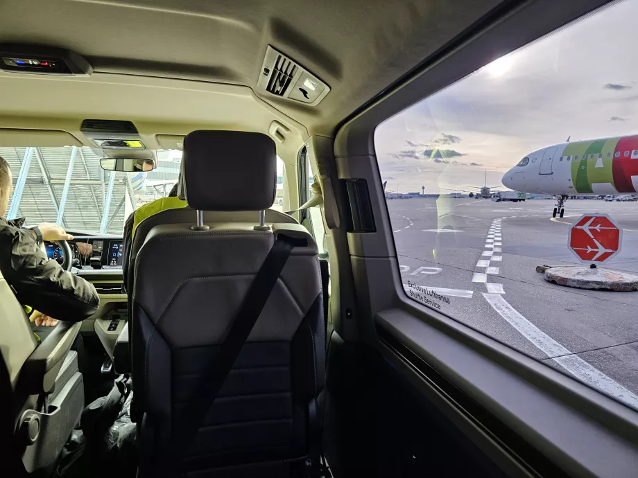 Traslado en limusina al avión