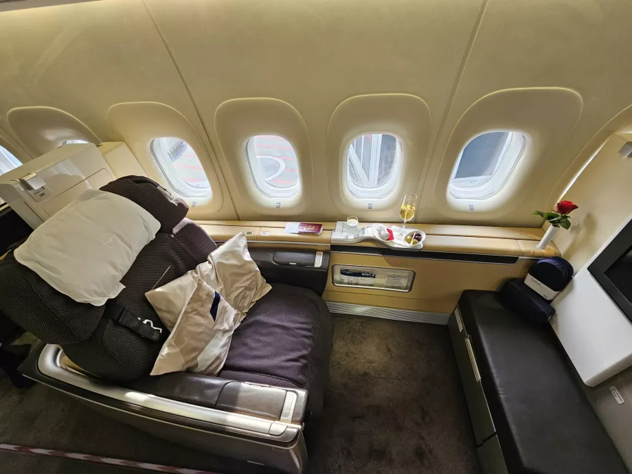 Asiento de primera clase con 2 cojines