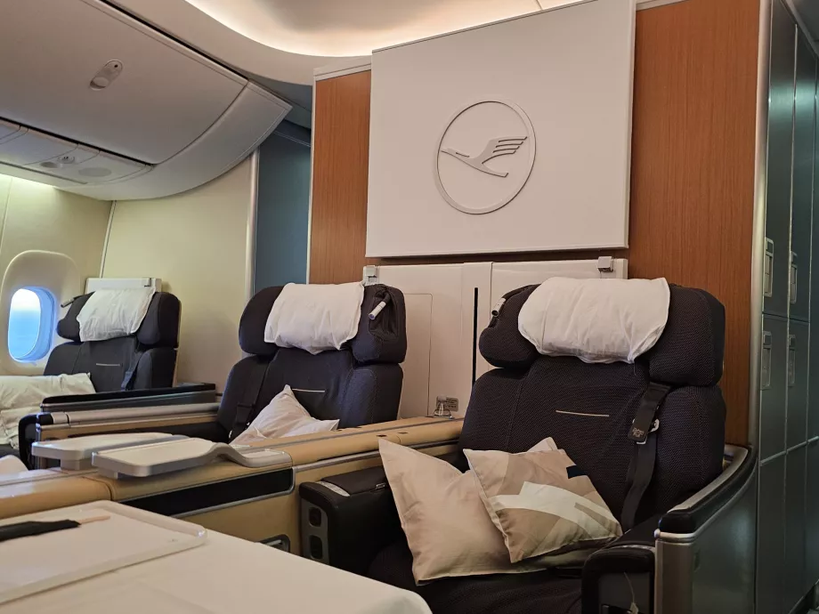 Dos asientos en el centro de la 3ª fila