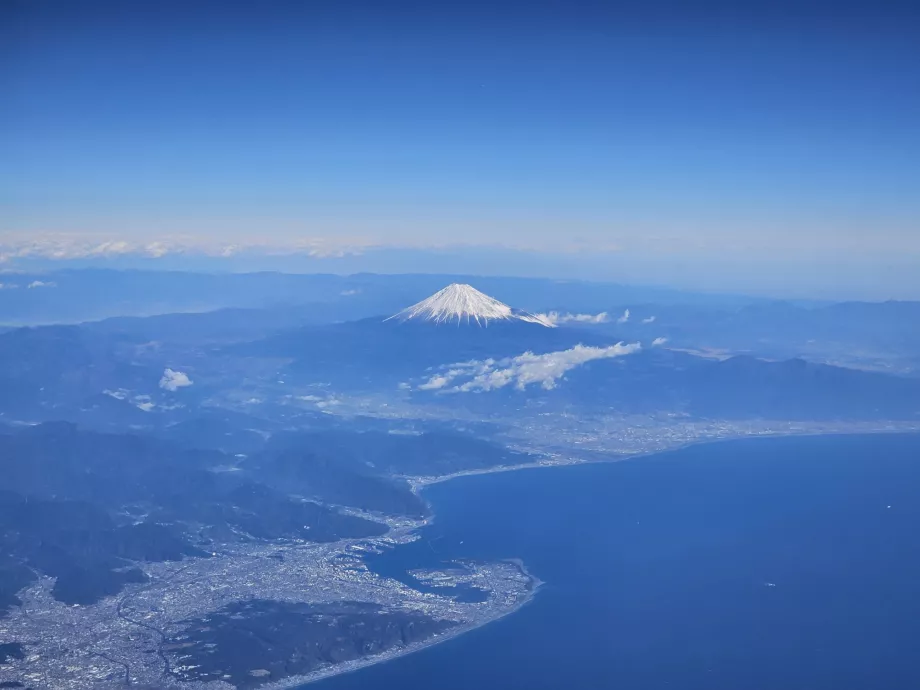 Vista del monte Fuji en la aproximación al aeropuerto de Haneda (vuelo FRA-HND)