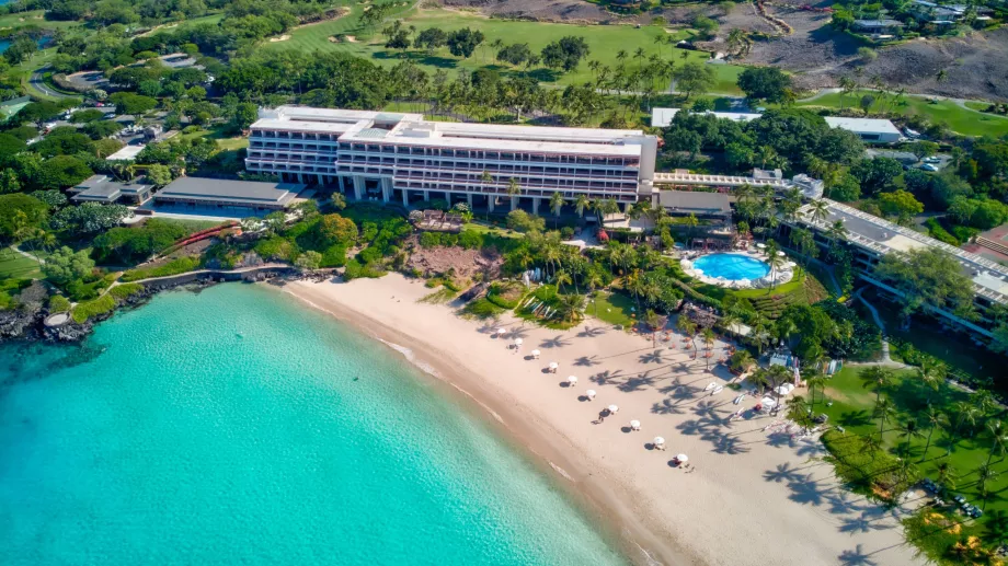 Complejo turístico en la playa de Mauna Kea