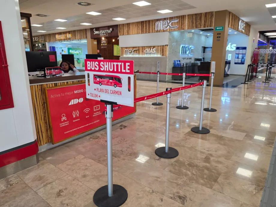 Puesto de la empresa de autobuses ADO