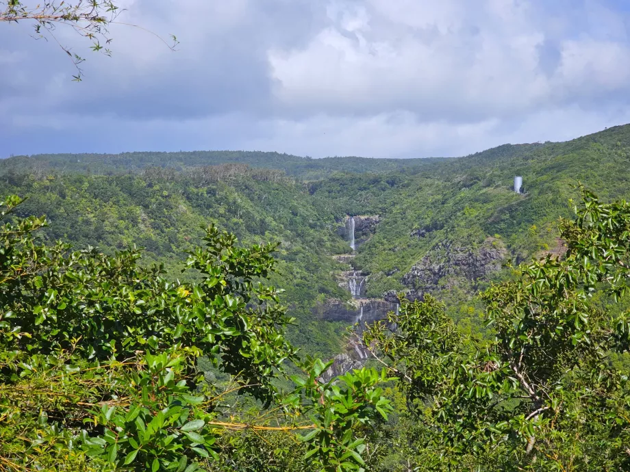 Cascadas 7 Cascades, vista desde lejos