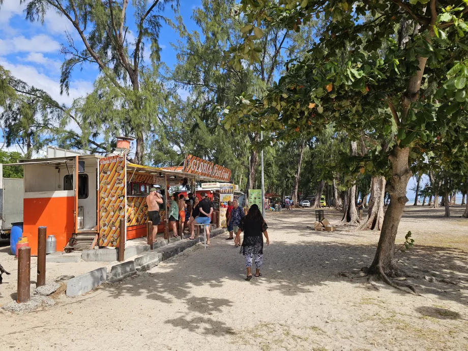 Puestos en la playa de Flic en Flac