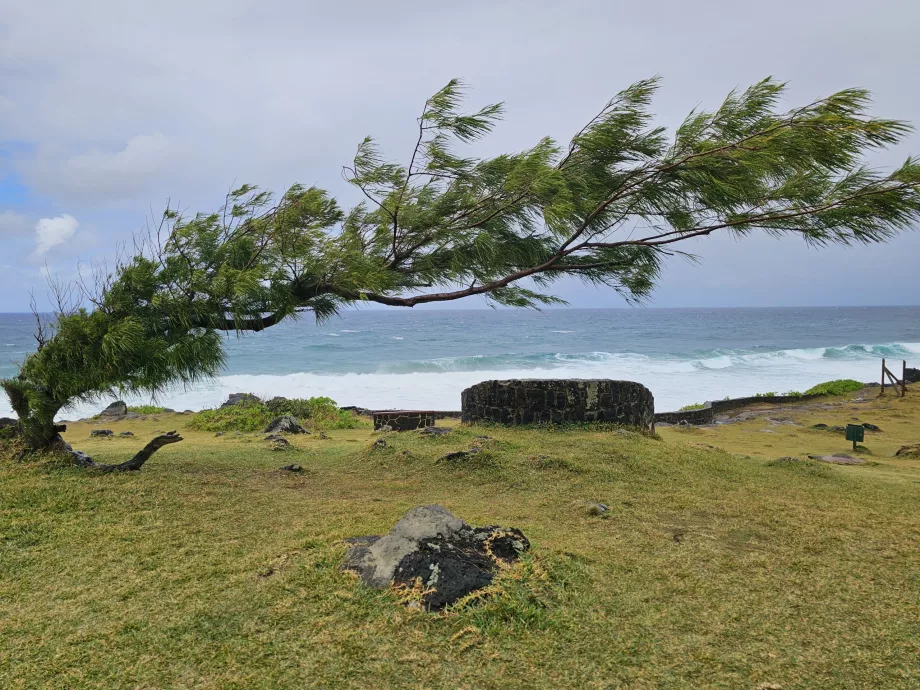 Los acantilados de la playa de Gris Gris
