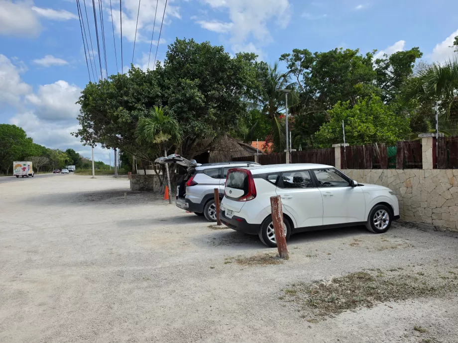 Aparcamiento en Gran Cenote