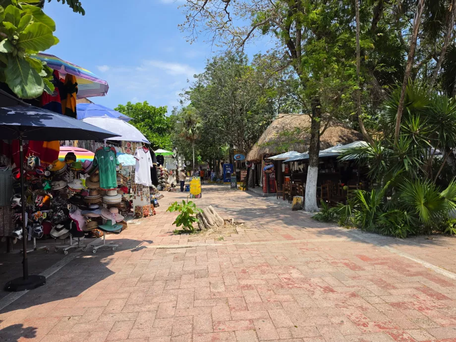 Yacimiento arqueológico de Tulum, tiendas de recuerdos