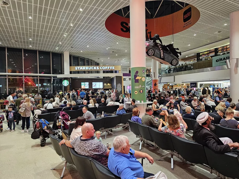 Sala de espera central de la Terminal 1