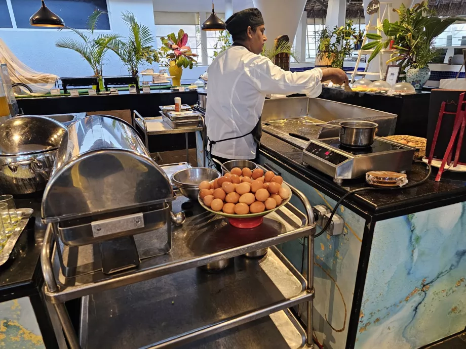 Barra de huevos en el desayuno
