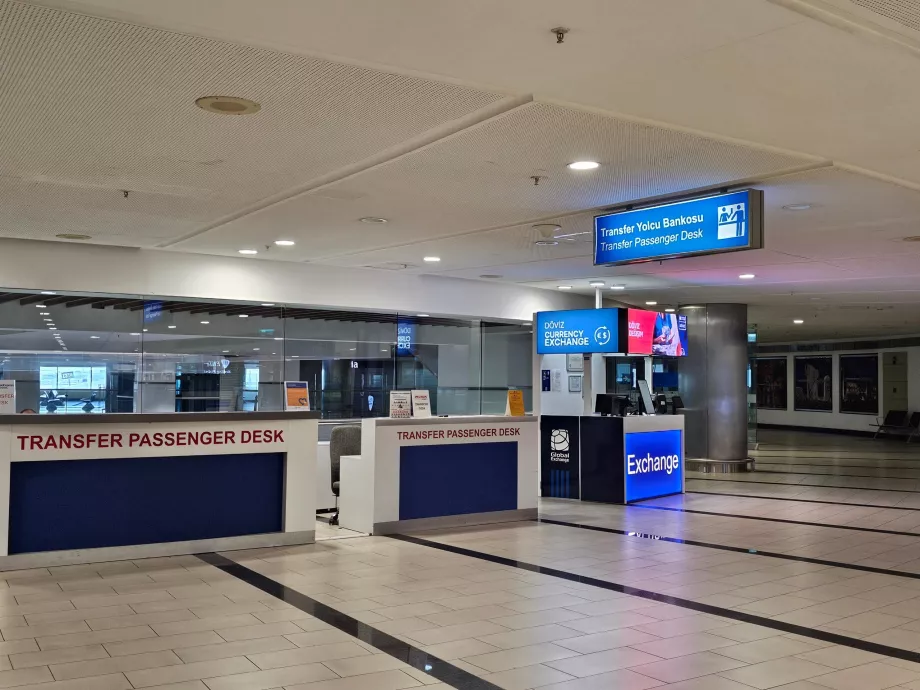 Mostrador de pasajeros en transferencia, Terminal 2