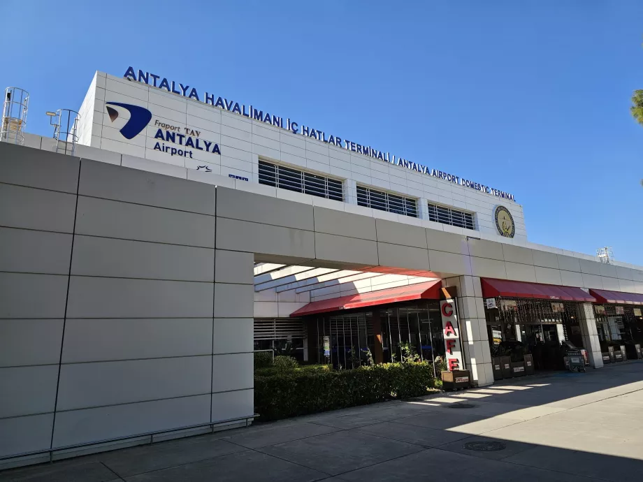 Parte nacional de la Terminal 1