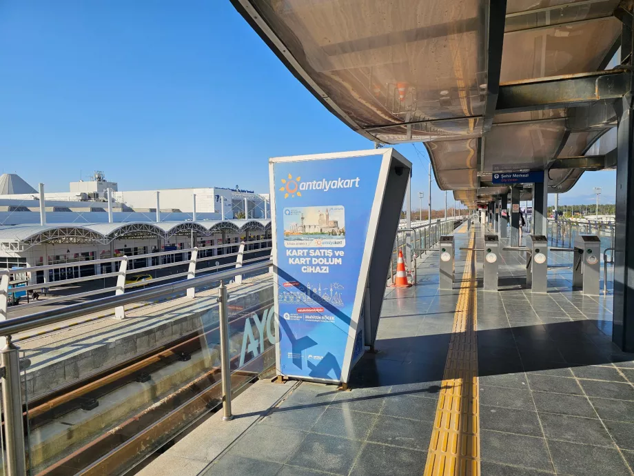 Máquina expendedora de billetes en la parada del tranvía