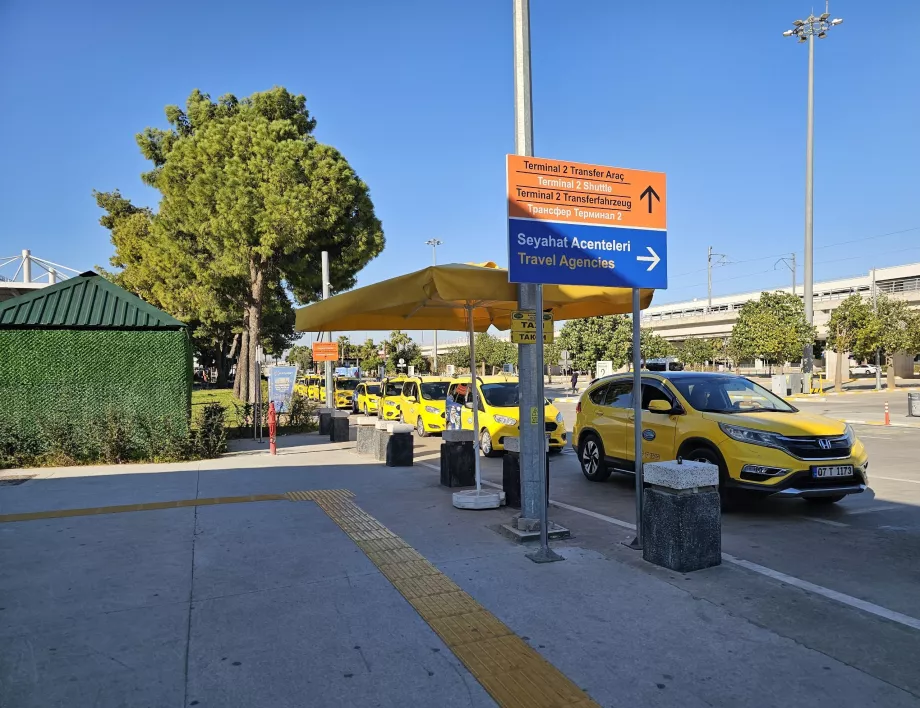 Parada de taxis, terminal nacional 1