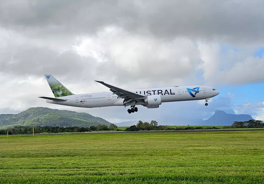 Boeing 777 de Air Austral en el aeropuerto de Mauricio