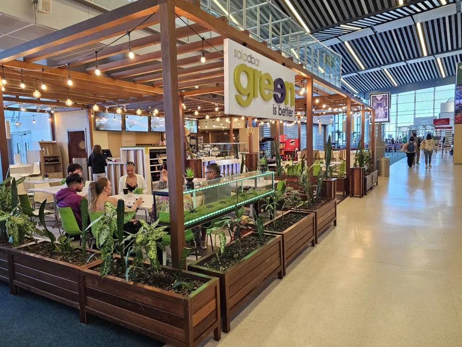 Saladbar en la zona de tránsito