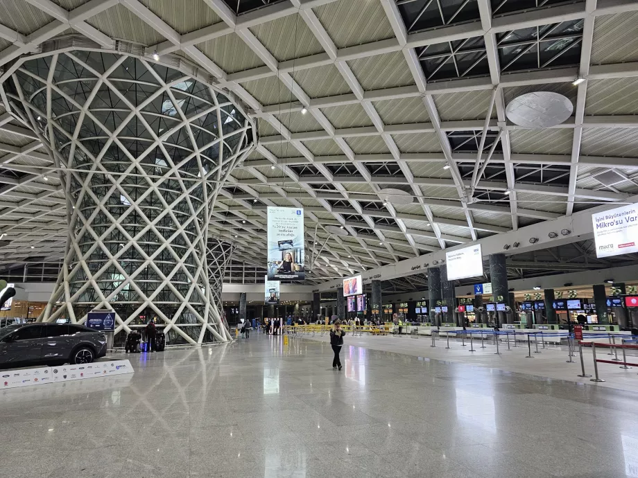 Mostradores de facturación, terminal nacional