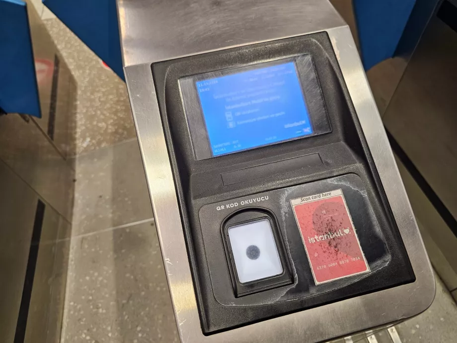 Torniquete a la entrada de la estación de metro