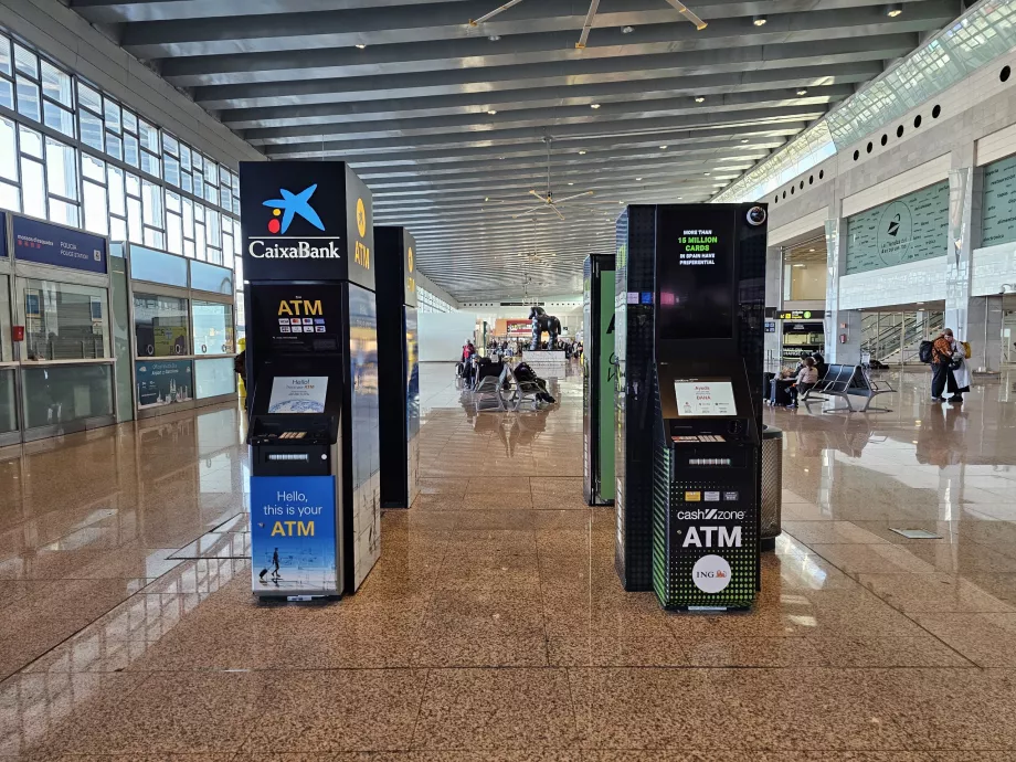 Cajeros automáticos en la Terminal 2