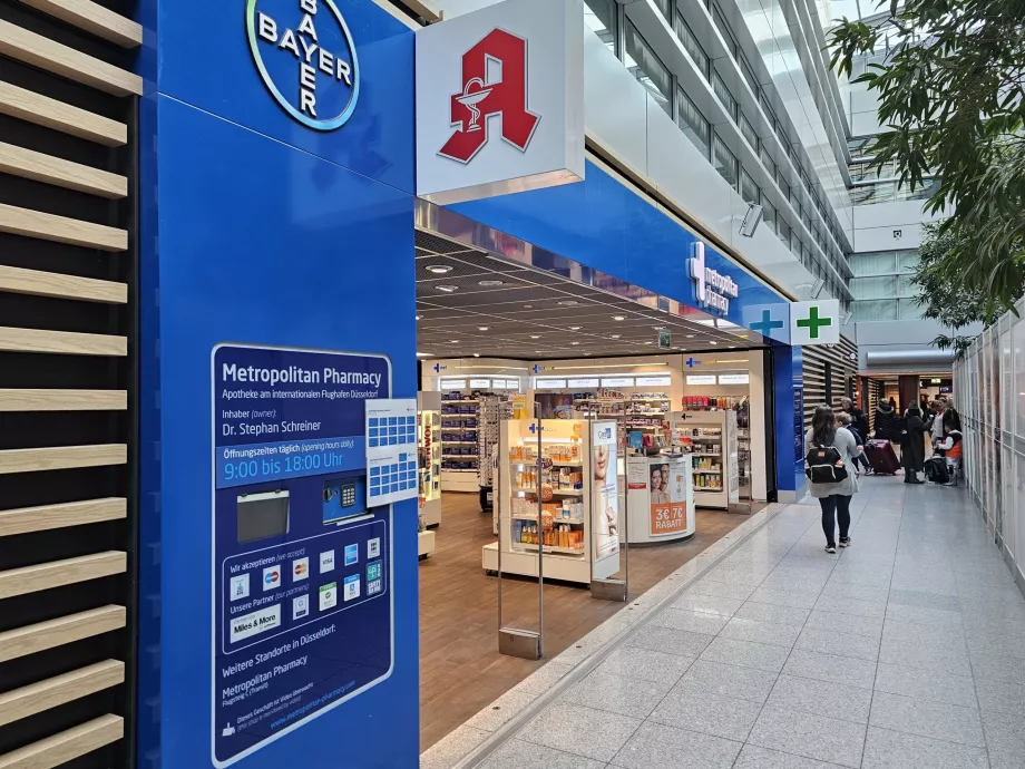 Farmacia en la parte pública