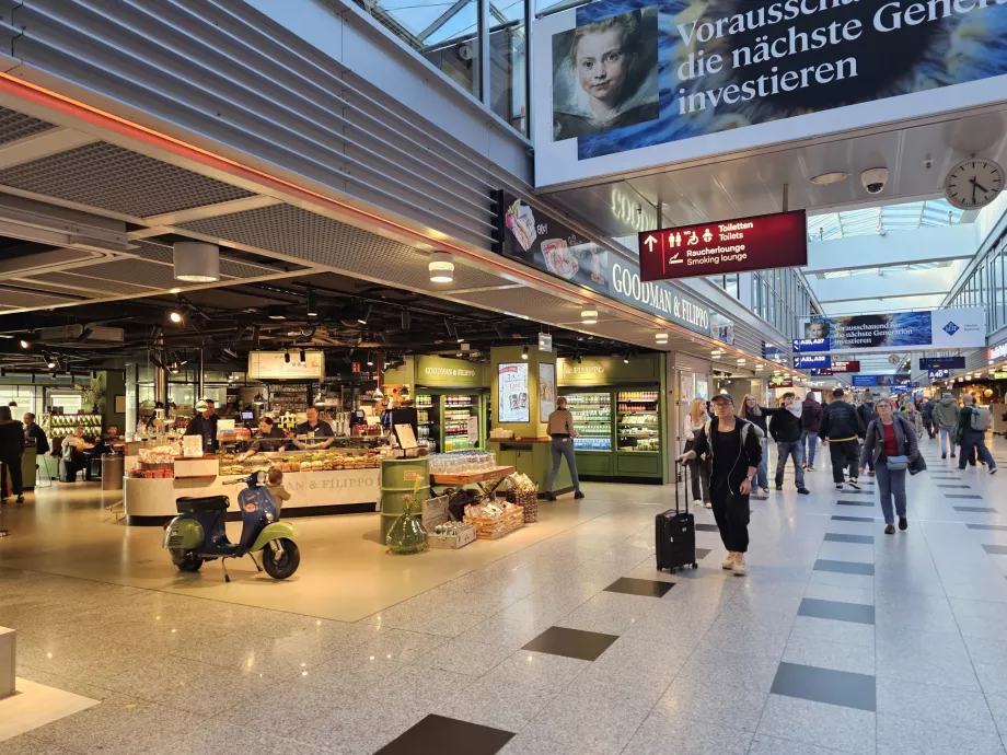 Restaurante en zona de tránsito