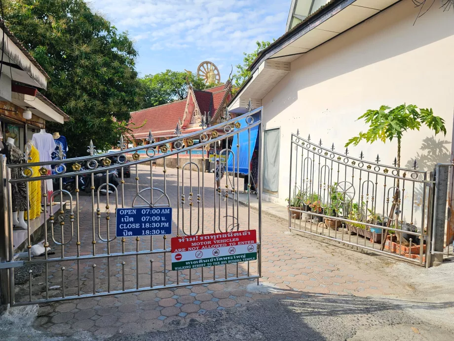 Wat Phra Yai, horario de apertura