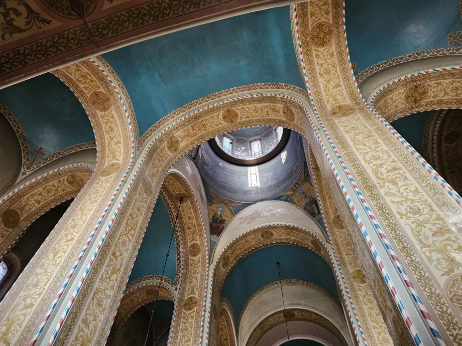 Interior de la catedral de Alejandro Nevski