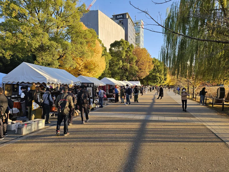 Puestos de recuerdos en el Parque Ueno