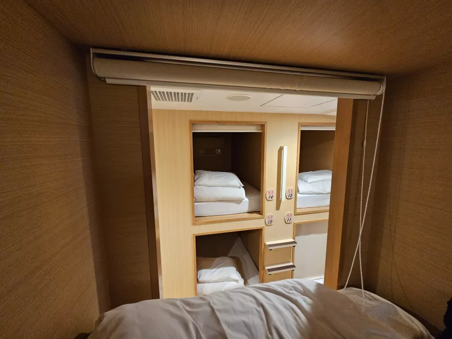 Cápsula con rollo abierto