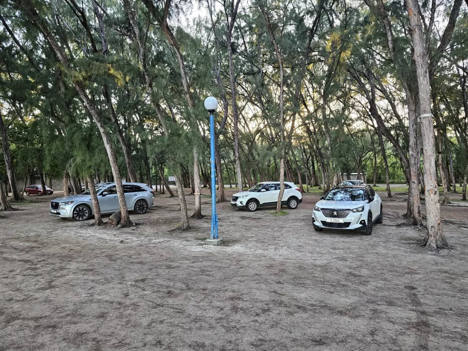 Aparcamiento en la playa de Mon Choisy