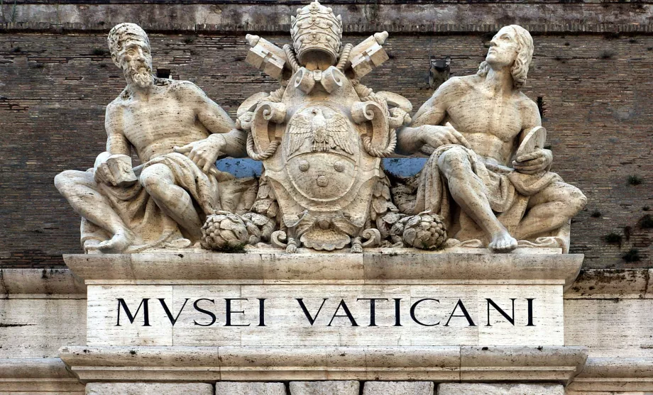 Inscripción Musei Vaticani