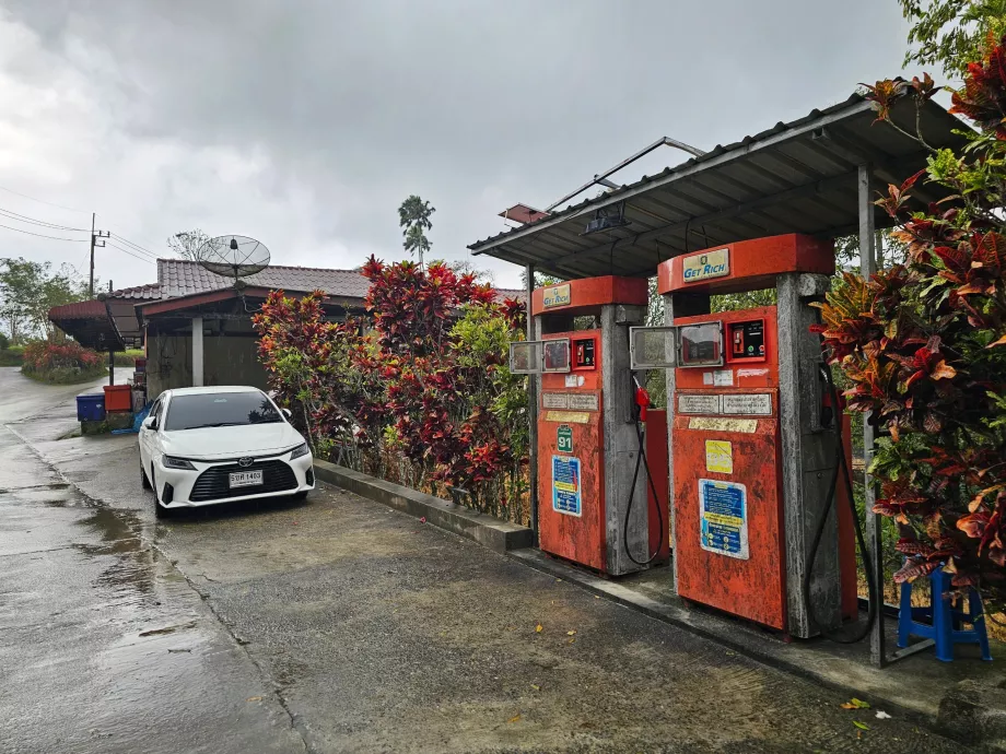 Pequeño surtidor de gasolina