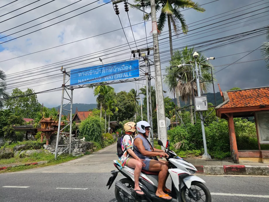 Cascada Na Muang 1, entrada