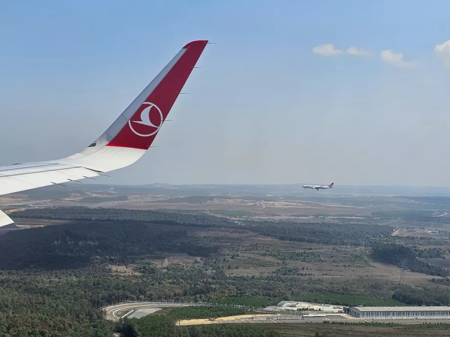 Aterrizaje paralelo de Turkish Airlines