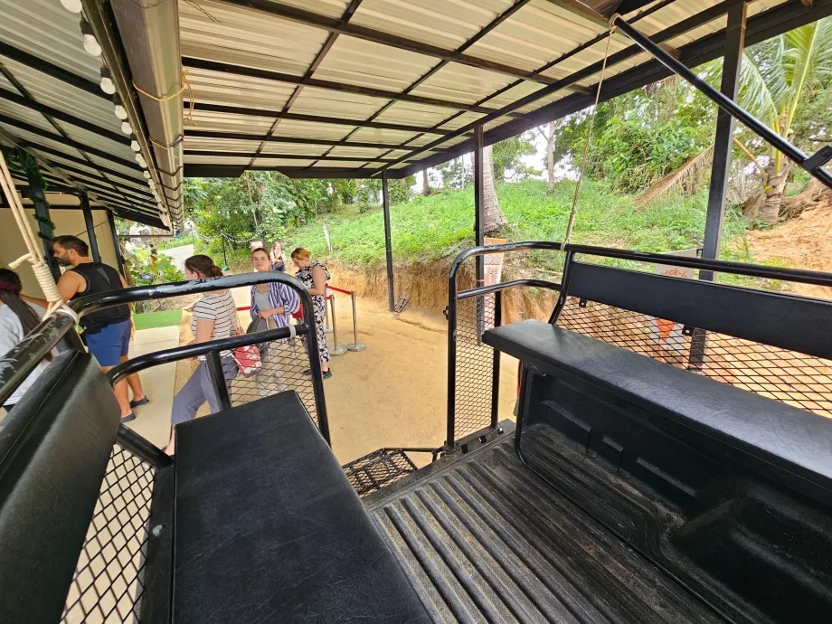 Jeeps de transporte a Overlap Stone 2