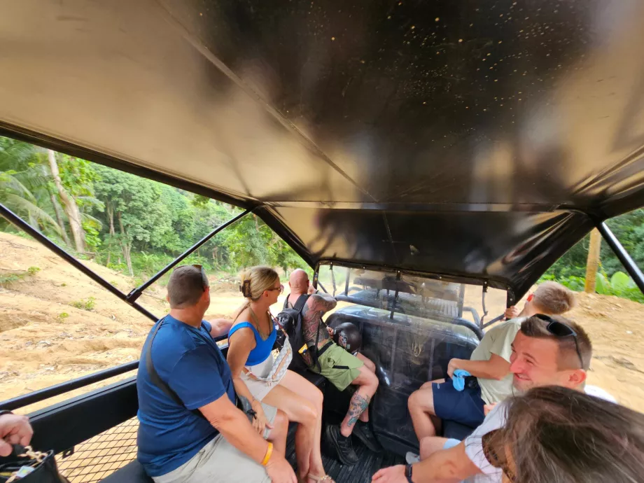 Jeeps de transporte a Overlap Stone 2