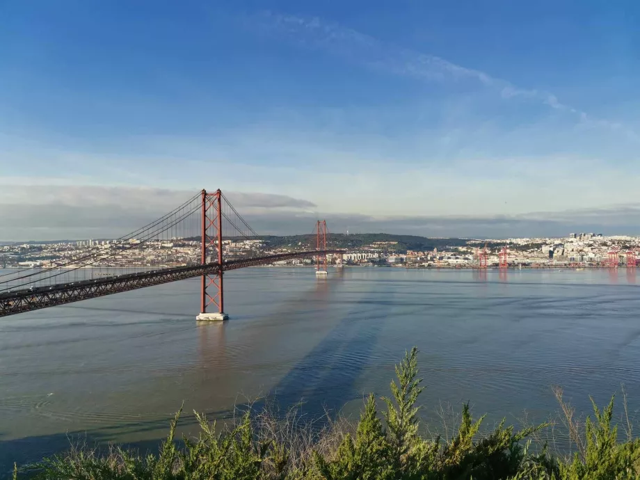 Y así es como se puede admirar ésta y el resto de Lisboa desde la estatua de Cristo