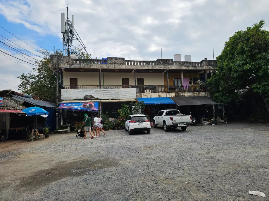 Aparcamiento en Hin Ta Hin Yai