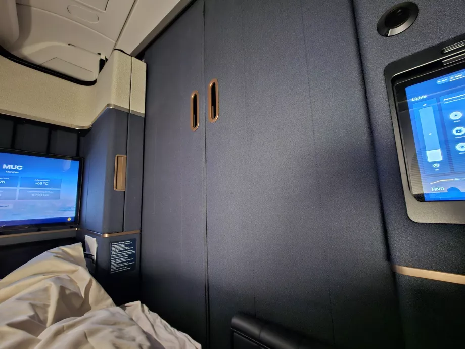 La puerta cerrada de mi suite