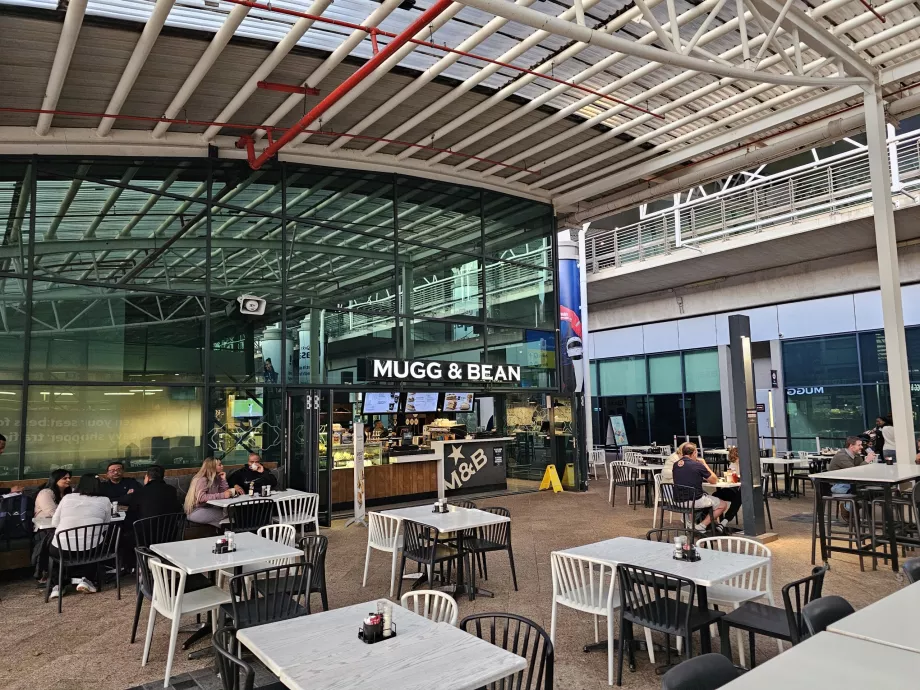 Cafetería en la zona pública