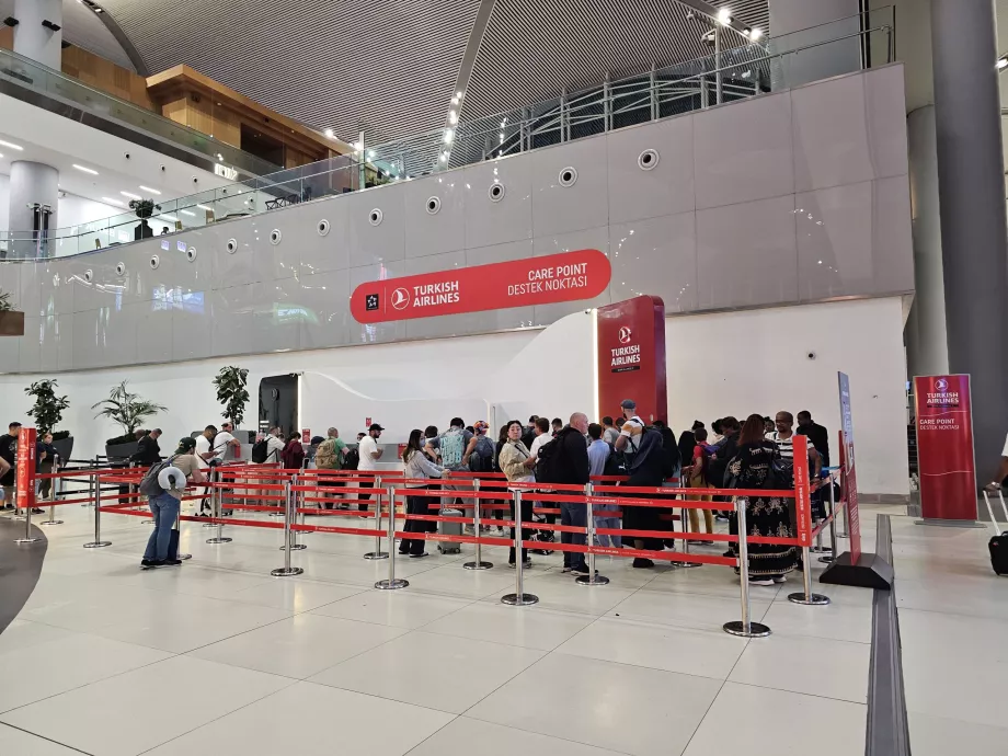Punto de atención en la puerta de embarque A1