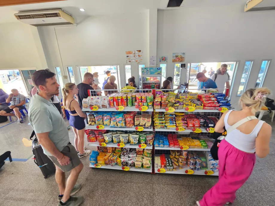 Tienda en el puerto de Donsak