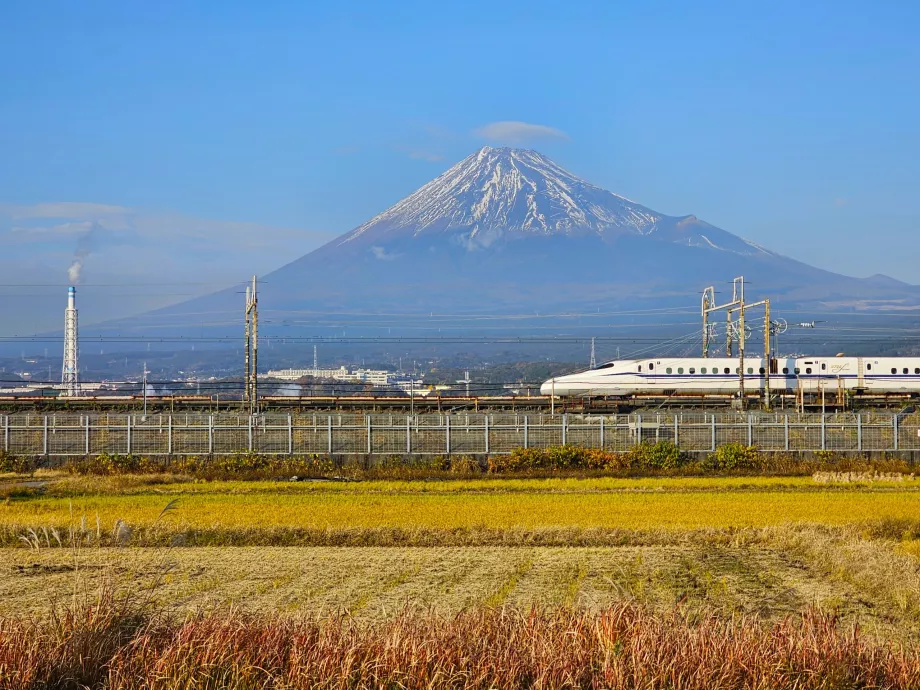 Shinkansen con el monte Fuji al fondo