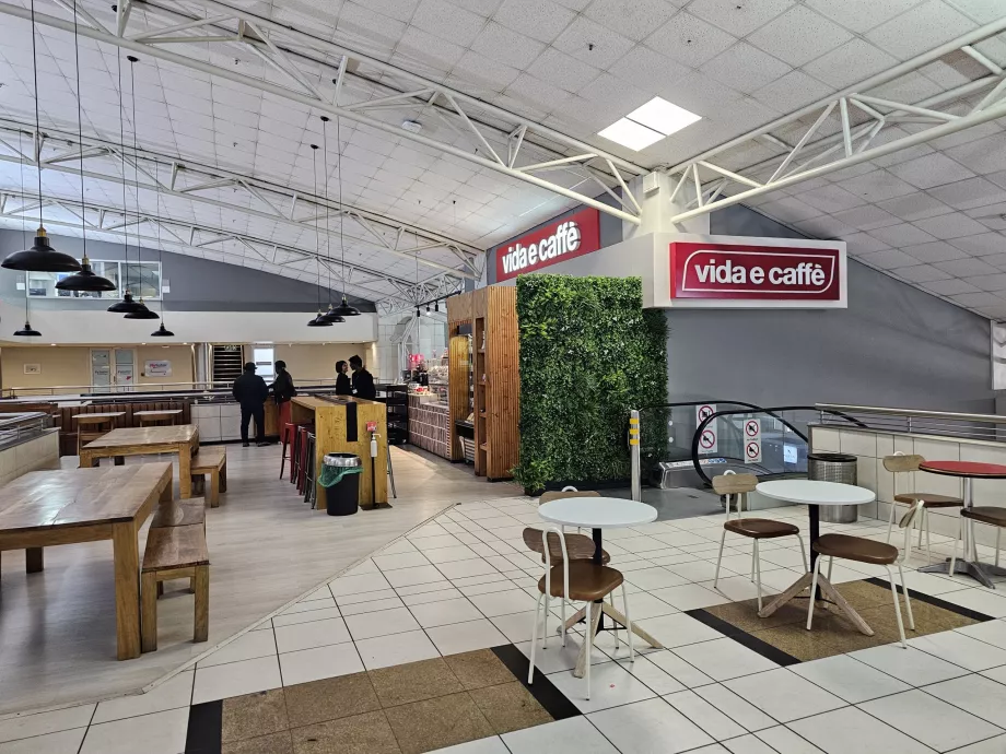 Cafetería en la zona pública
