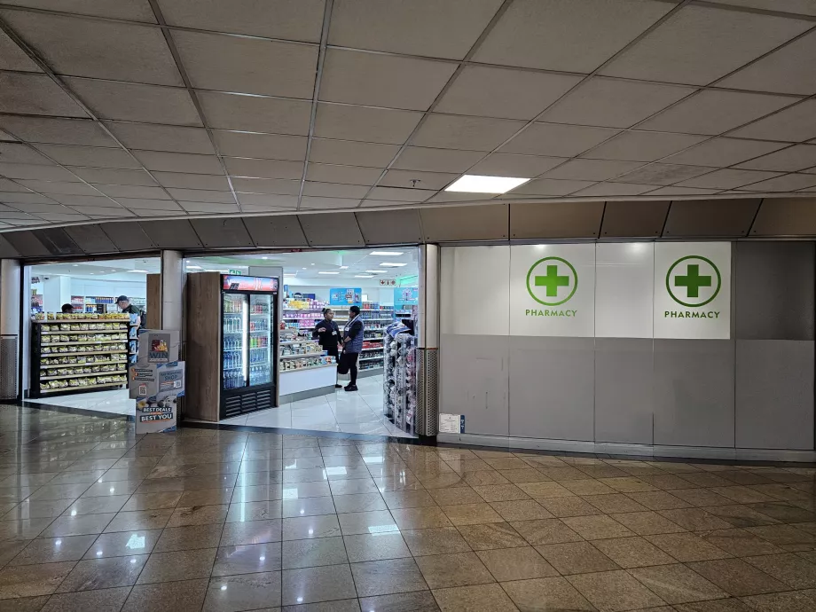 Farmacia en la zona de tránsito